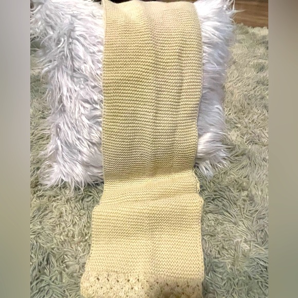 Ivory knitted enclosed scarf - Picture 6 of 9
